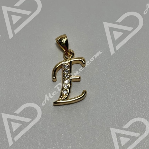 E Initial Pendant (gold plated) - Picture 4 of 9